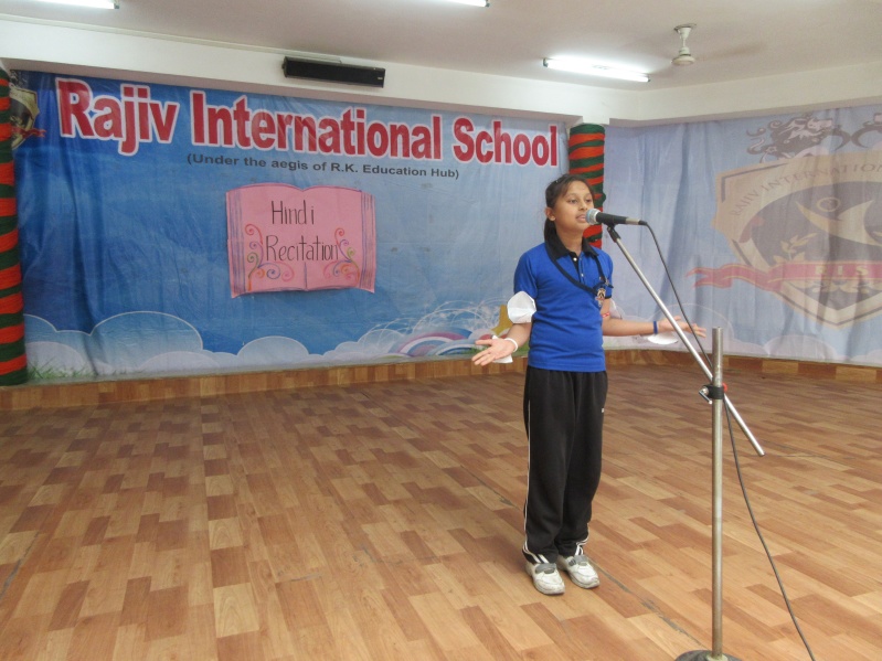 7.JPG-Hindi Recitation Competition