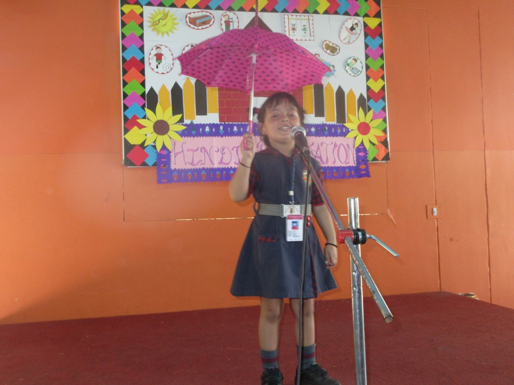 4.JPG-Hindi Recitation Competition