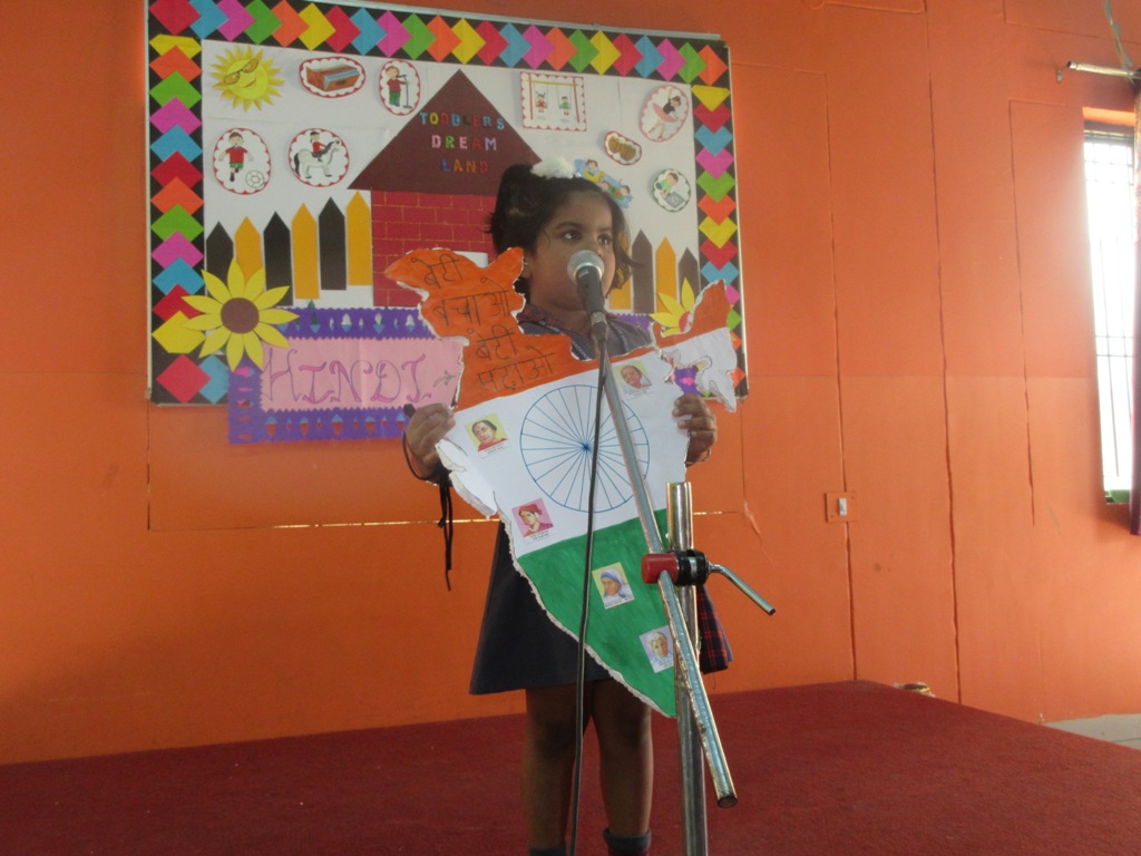 5.JPG-Hindi Recitation Competition