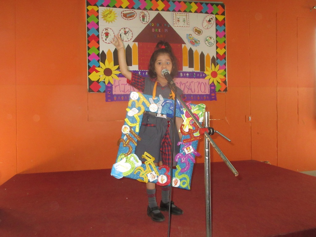 6.JPG-Hindi Recitation Competition